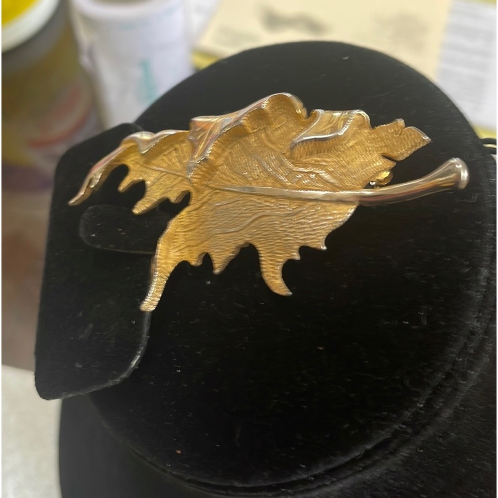 Bellini yellow colored pin shaped like a leaf